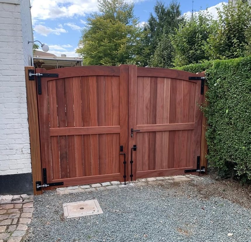 Dubbele poort in hardhout